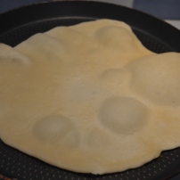 6. Cuire la tortilla sur une poelle bien chaude pendant quelques minutes de chaque coté..
